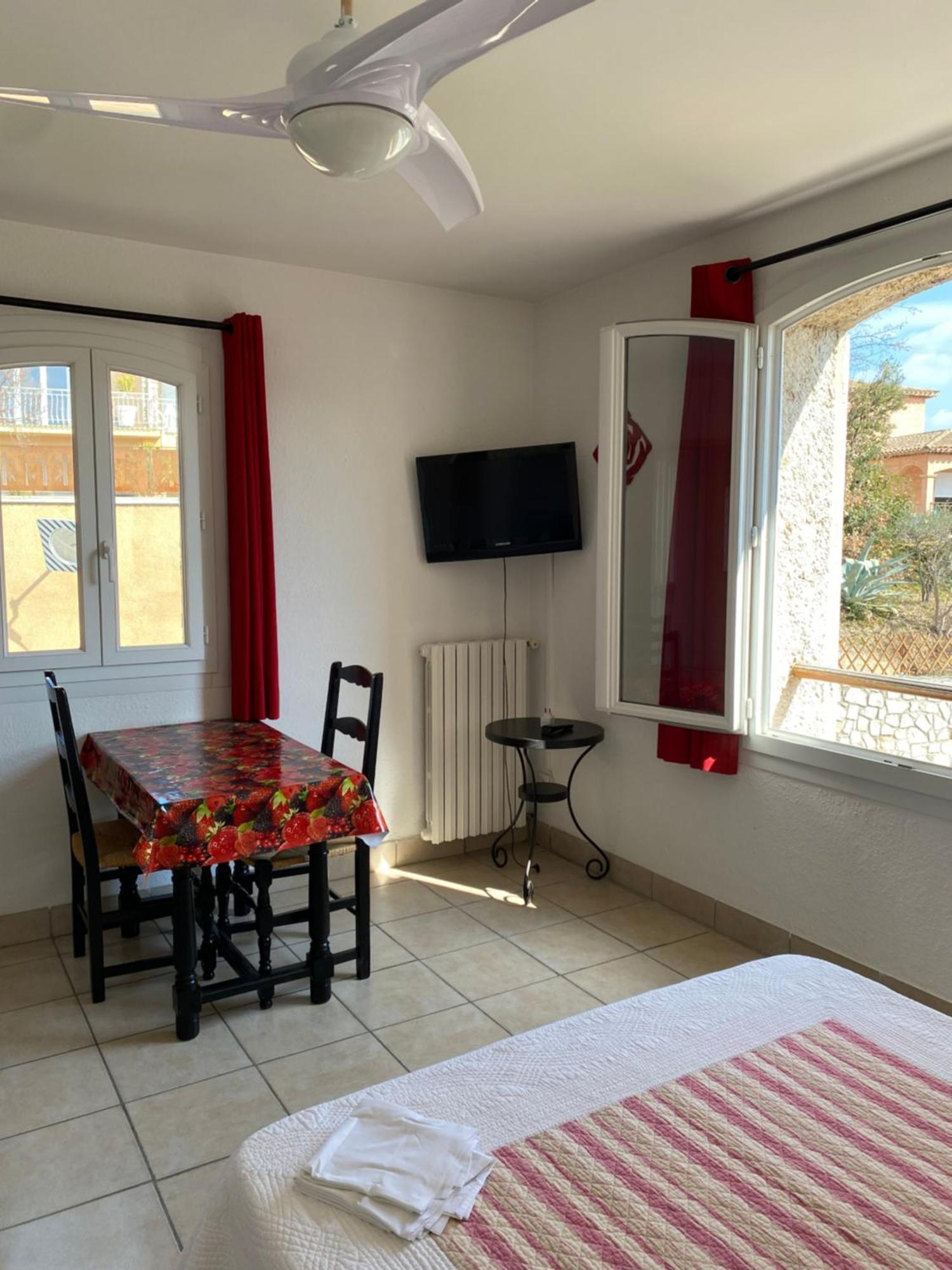 Le Mas De L'Orangerie 3 Etoiles Greoux-les-Bains Exterior photo